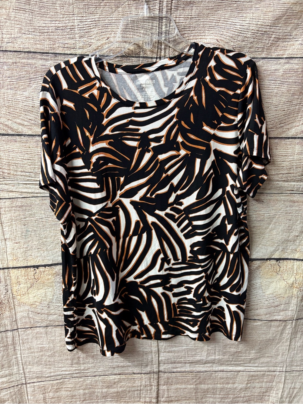 😍 Nine West Black, White & Brown Abstract Zebra-Print Short Sleeve Top